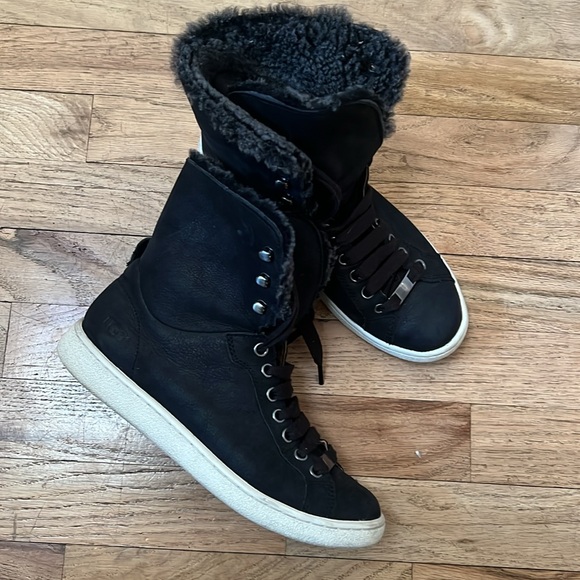 Ugg tie up sneaker boots - Picture 3 of 3